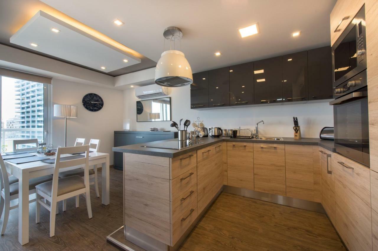 Stylish Seaview Apartment In A Prime Location Sliema Exterior foto
